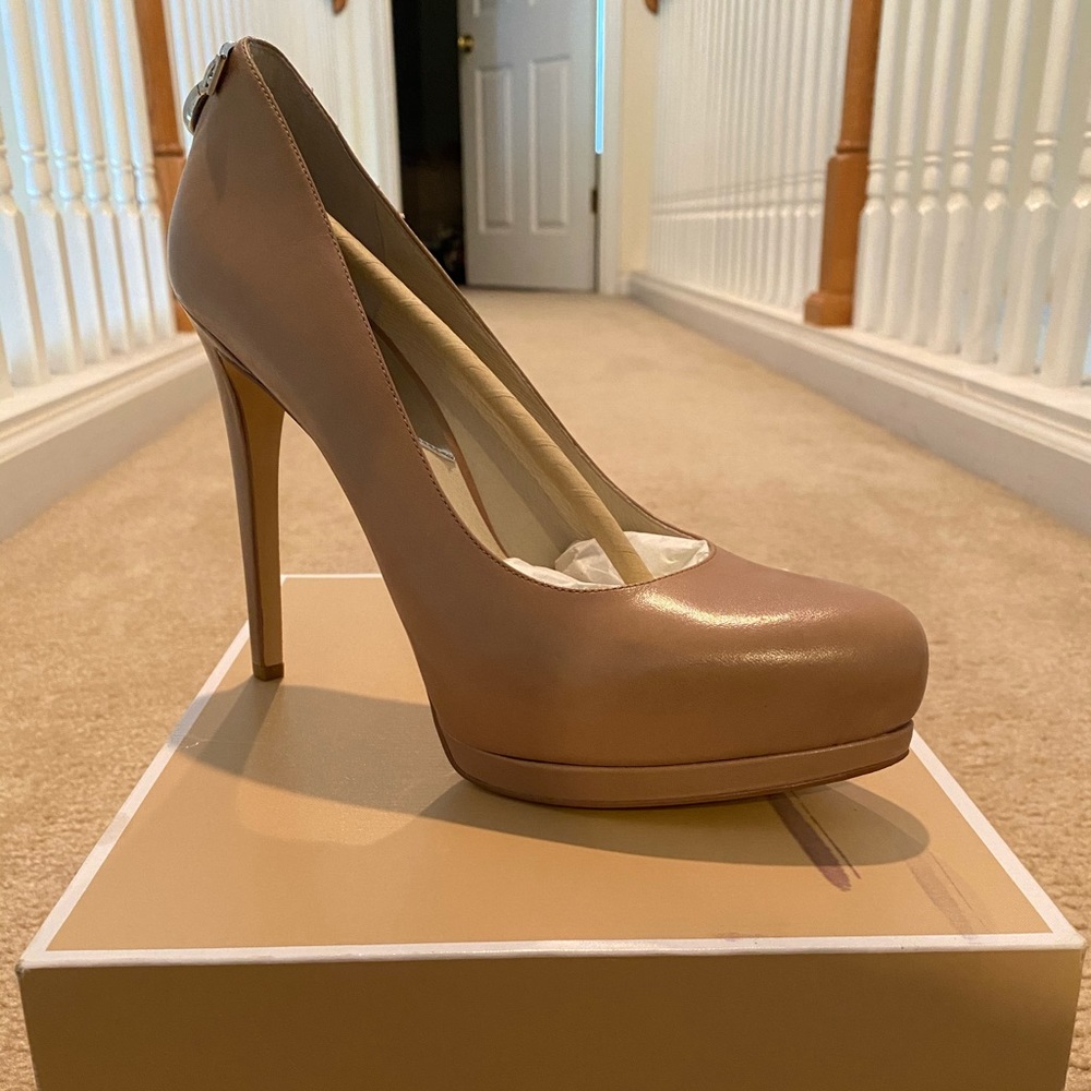Brand New, Michael Kors Nude Pumps, 9.5M